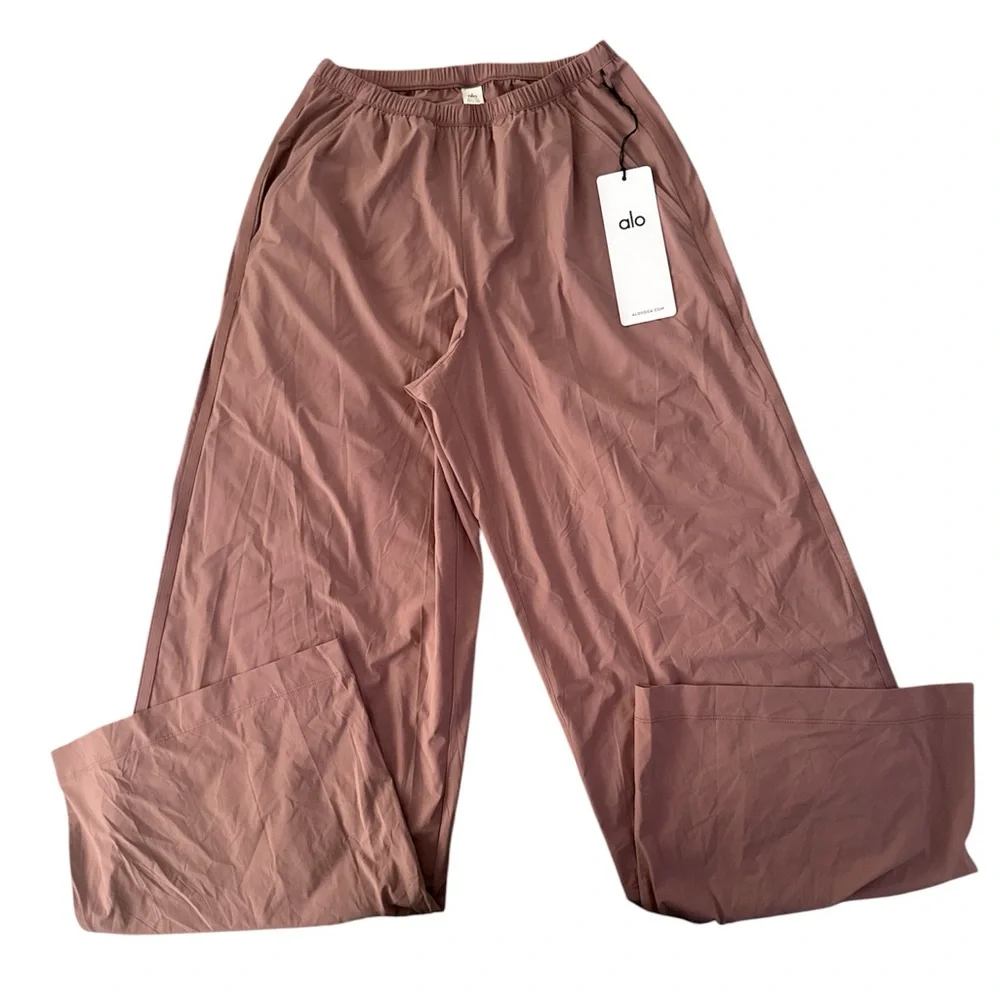 ALO Yoga Breezy Wide Leg Pant in Smoky Quartz (Long) - Picture 2 of 4